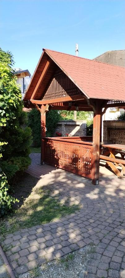 Rózsakert Apartmanház Hajdúszoboszló Exterior foto