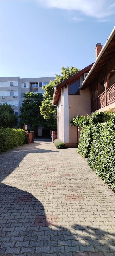 Rózsakert Apartmanház Hajdúszoboszló Exterior foto