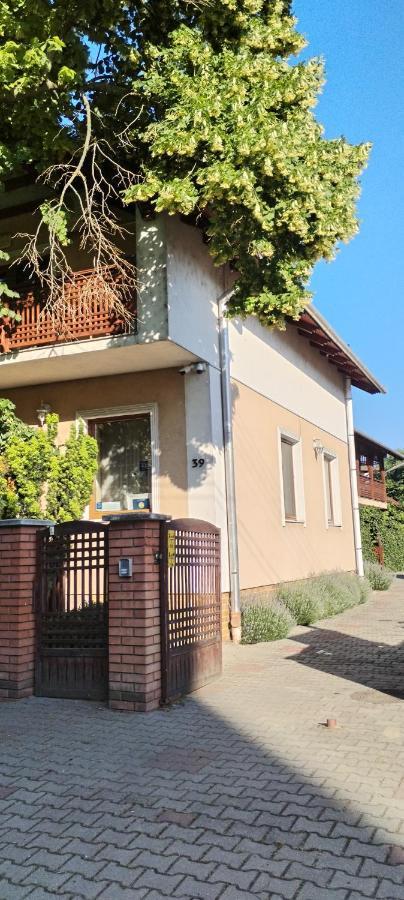 Rózsakert Apartmanház Hajdúszoboszló Exterior foto