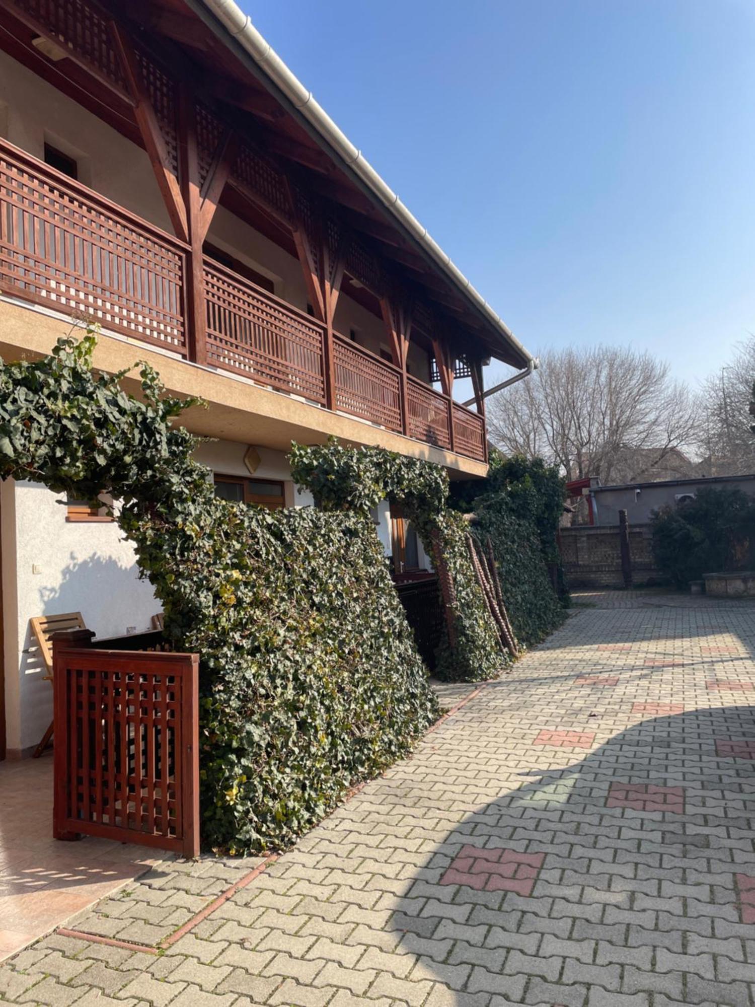 Rózsakert Apartmanház Hajdúszoboszló Exterior foto